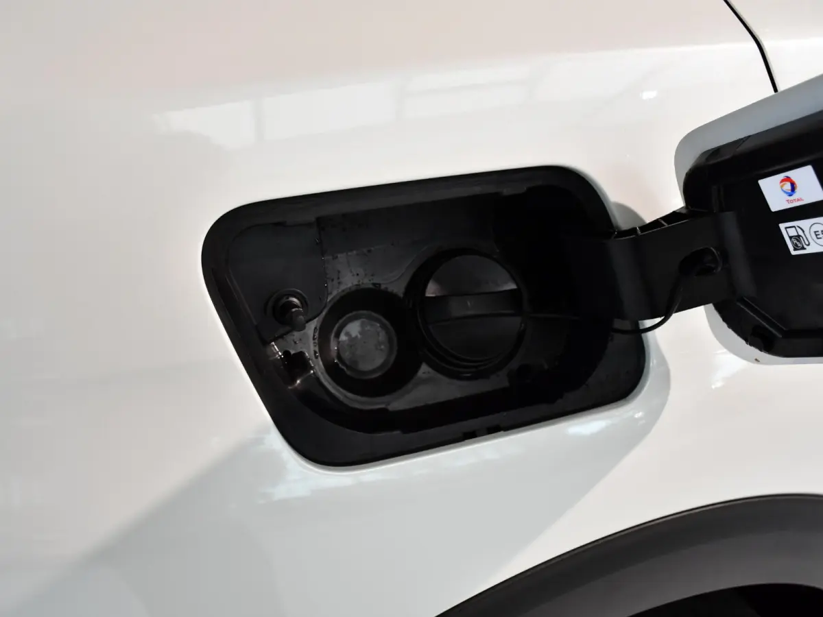 1.2 PureTech Allure Pack Business | Navigatie | Keyless Entry + Start | Elektrisch bedienbare achterklep | Blind Spot Monitor | Apple CarPlay / Android Auto |