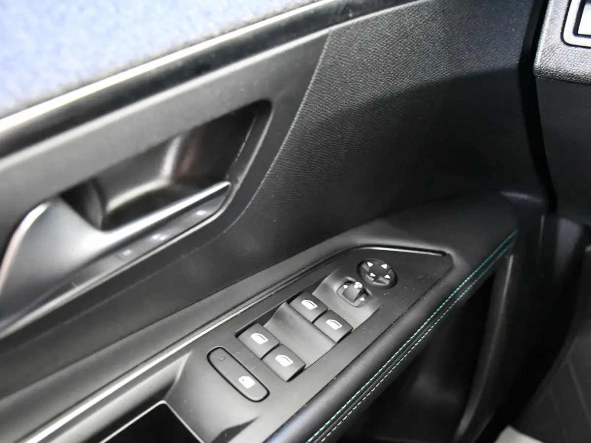 1.2 PureTech Allure Pack Business | Navigatie | Keyless Entry + Start | Elektrisch bedienbare achterklep | Blind Spot Monitor | Apple CarPlay / Android Auto |