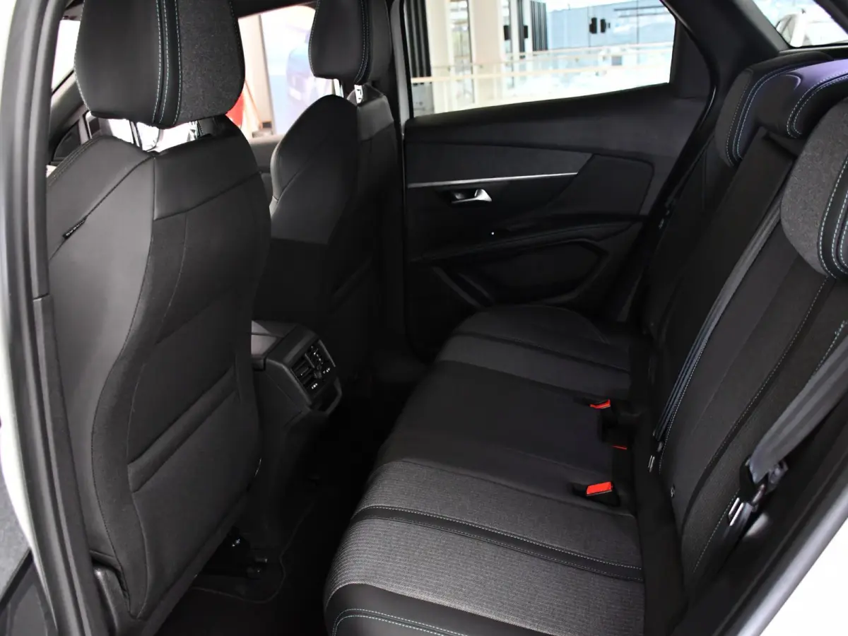 1.2 PureTech Allure Pack Business | Navigatie | Keyless Entry + Start | Elektrisch bedienbare achterklep | Blind Spot Monitor | Apple CarPlay / Android Auto |