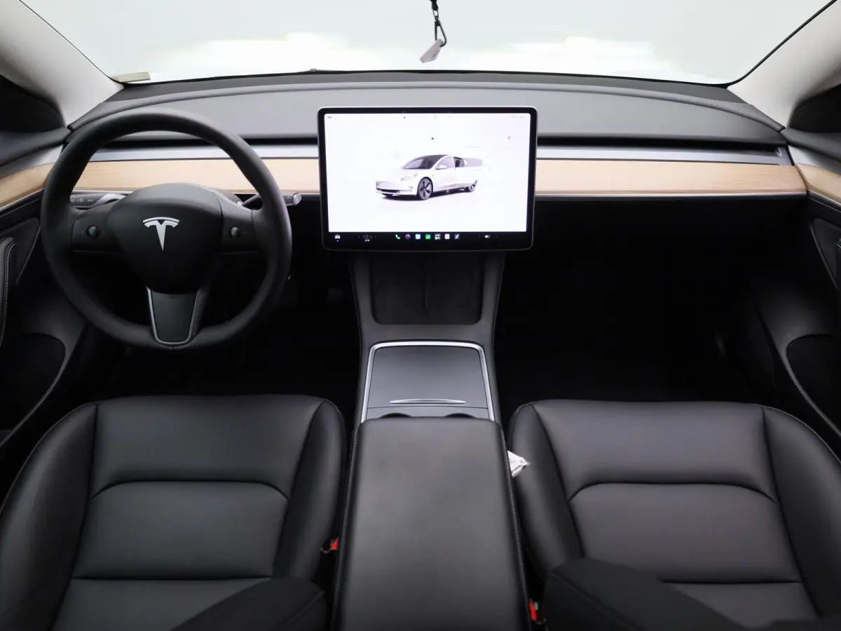 Long Range RWD 75 kWh | Trekhaak | Warmtepomp | Automaat | Panorama dak | Stoel verwarming | Leder | Navigatie | Climate control | 360 Camera | Parkeer sensoren | LED | Elec. achterklep
