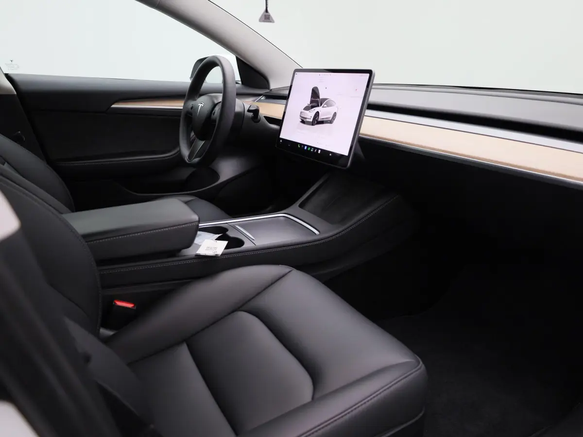 Long Range RWD 75 kWh | Trekhaak | Warmtepomp | Automaat | Panorama dak | Stoel verwarming | Leder | Navigatie | Climate control | 360 Camera | Parkeer sensoren | LED | Elec. achterklep