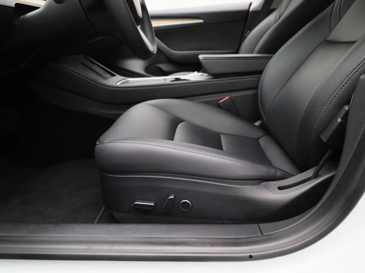 Long Range RWD 75 kWh | Trekhaak | Warmtepomp | Automaat | Panorama dak | Stoel verwarming | Leder | Navigatie | Climate control | 360 Camera | Parkeer sensoren | LED | Elec. achterklep