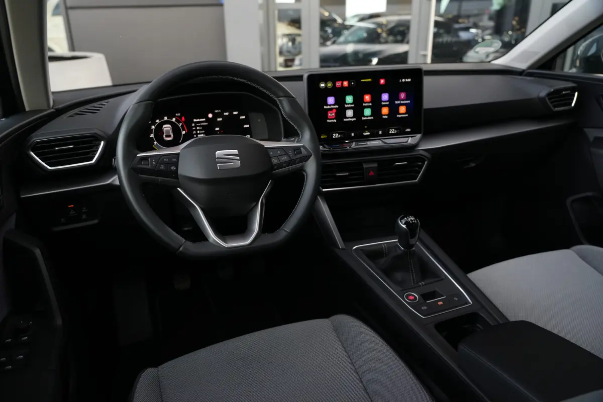 1.5 TSI Style | 115 PK | Apple CarPlay/Android Auto | Voorstoelen verwarmd | LED koplampen SEAT Leon 1.5 TSI Style 115 PK met 1.5-liter viercilinder benzinemotor, Apple CarPlay/Android Auto,