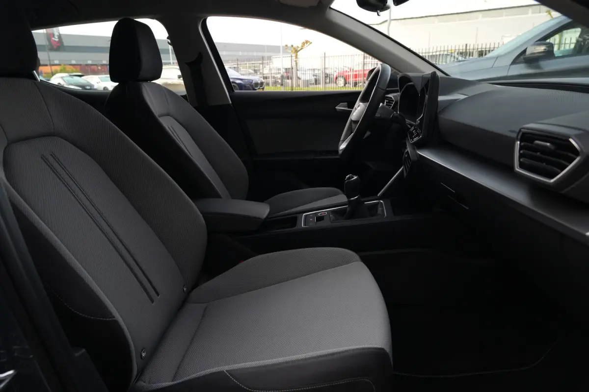 1.5 TSI Style | 115 PK | Apple CarPlay/Android Auto | Voorstoelen verwarmd | LED koplampen SEAT Leon 1.5 TSI Style 115 PK met 1.5-liter viercilinder benzinemotor, Apple CarPlay/Android Auto,