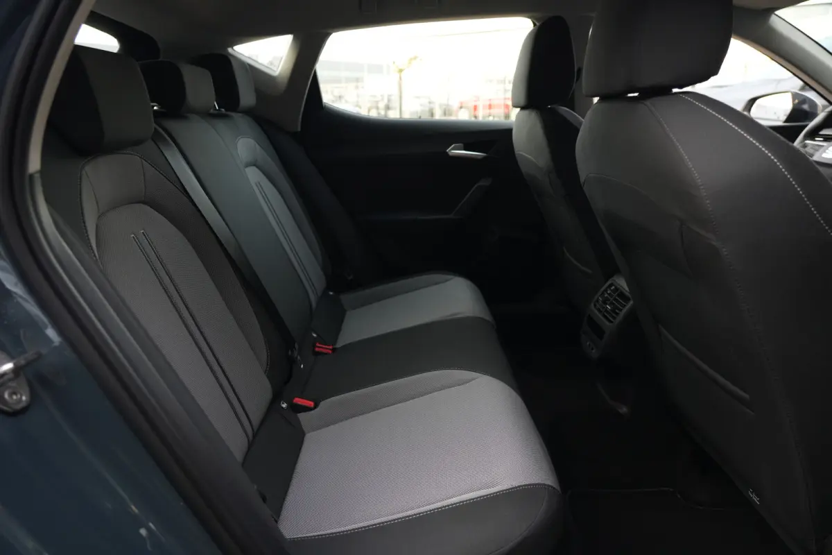 1.5 TSI Style | 115 PK | Apple CarPlay/Android Auto | Voorstoelen verwarmd | LED koplampen SEAT Leon 1.5 TSI Style 115 PK met 1.5-liter viercilinder benzinemotor, Apple CarPlay/Android Auto,