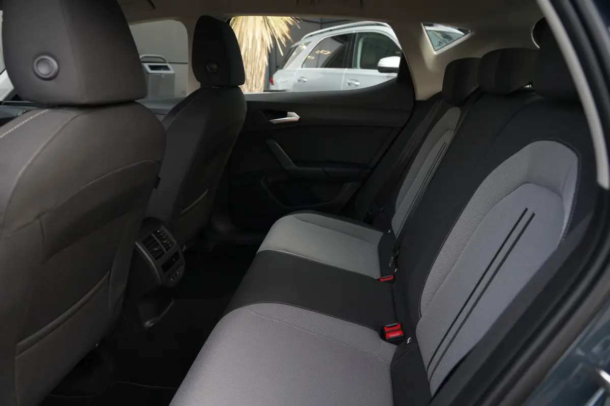 1.5 TSI Style | 115 PK | Apple CarPlay/Android Auto | Voorstoelen verwarmd | LED koplampen SEAT Leon 1.5 TSI Style 115 PK met 1.5-liter viercilinder benzinemotor, Apple CarPlay/Android Auto,