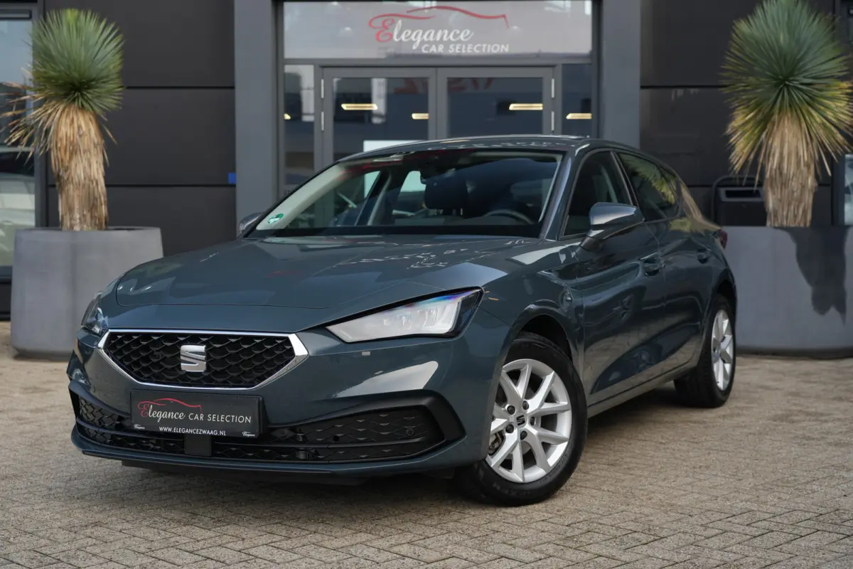 SEAT Leon 2025 Benzine Handgeschakeld leasen