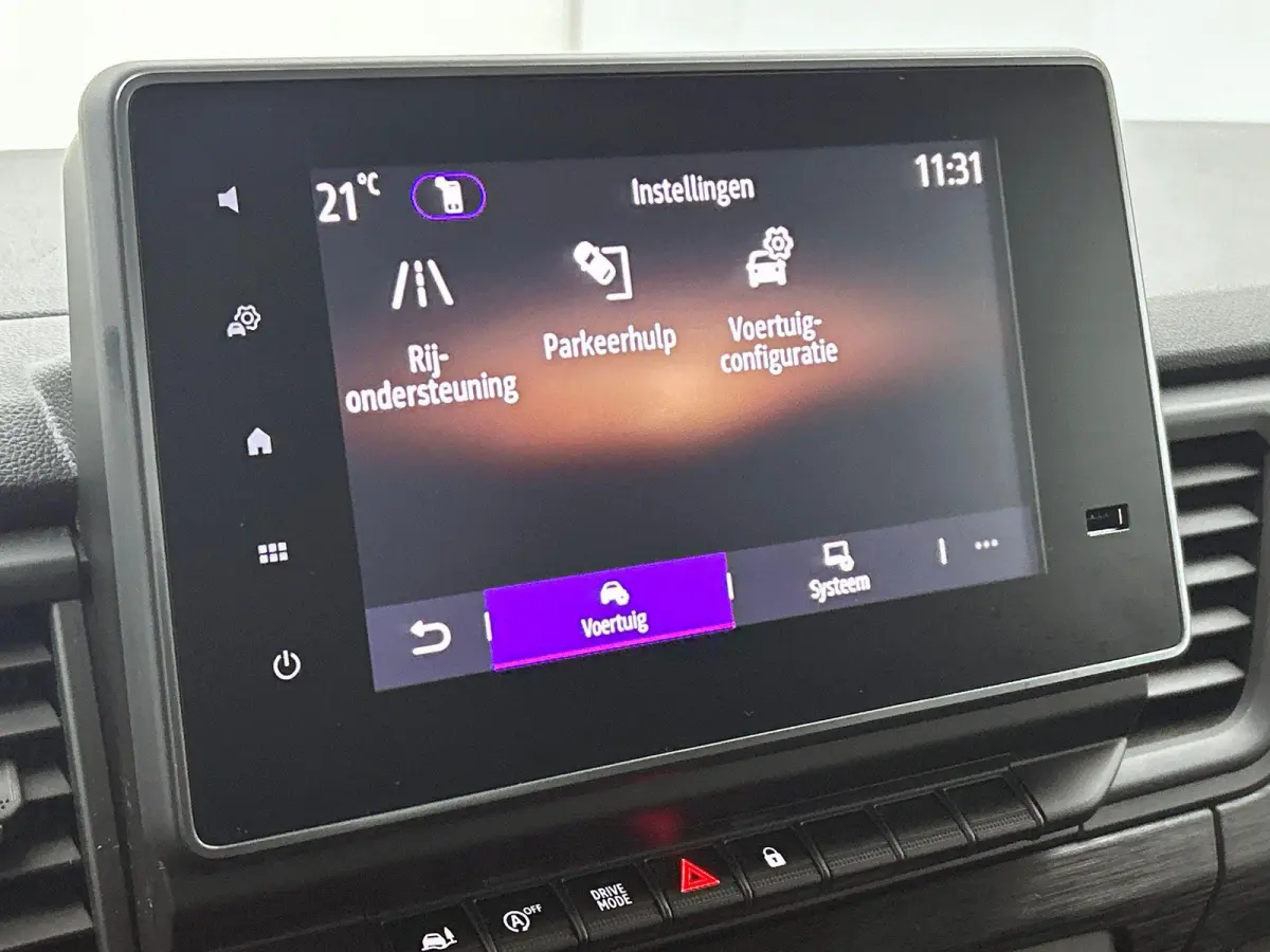 2.0 Blue dC1 150PK T30 L2H1 Advance Automaat Navigatie Airco Lichtmetalen velgen Betimmering Trekhaak Camera Parkeersensoren Dab