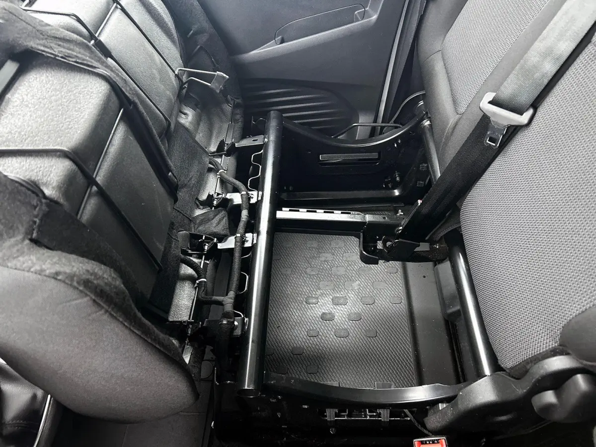 2.0 Blue dC1 150PK T30 L2H1 Advance Automaat Navigatie Airco Lichtmetalen velgen Betimmering Trekhaak Camera Parkeersensoren Dab