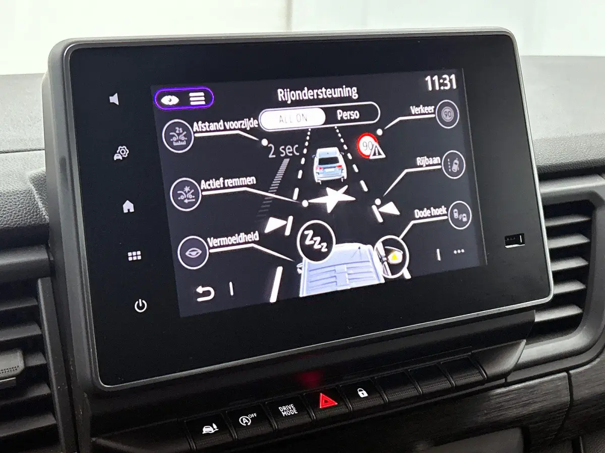 2.0 Blue dC1 150PK T30 L2H1 Advance Automaat Navigatie Airco Lichtmetalen velgen Betimmering Trekhaak Camera Parkeersensoren Dab