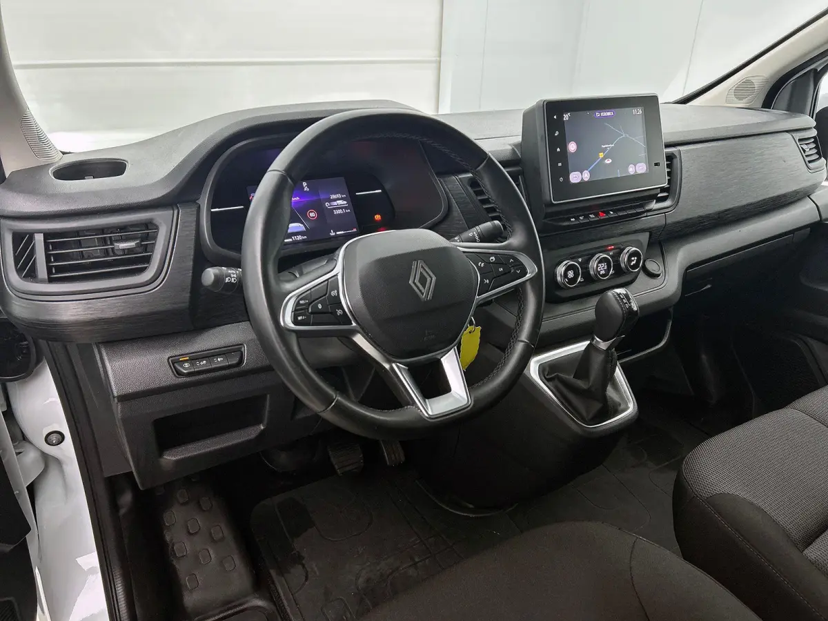 2.0 Blue dC1 150PK T30 L2H1 Advance Automaat Navigatie Airco Lichtmetalen velgen Betimmering Trekhaak Camera Parkeersensoren Dab
