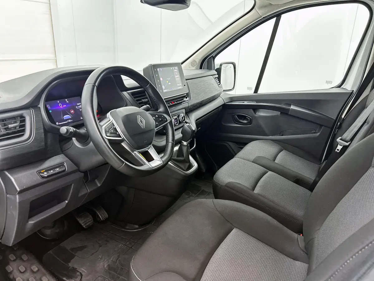 2.0 Blue dC1 150PK T30 L2H1 Advance Automaat Navigatie Airco Lichtmetalen velgen Betimmering Trekhaak Camera Parkeersensoren Dab