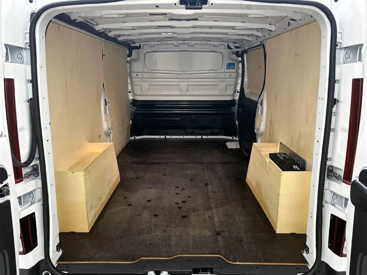 2.0 Blue dC1 150PK T30 L2H1 Advance Automaat Navigatie Airco Lichtmetalen velgen Betimmering Trekhaak Camera Parkeersensoren Dab