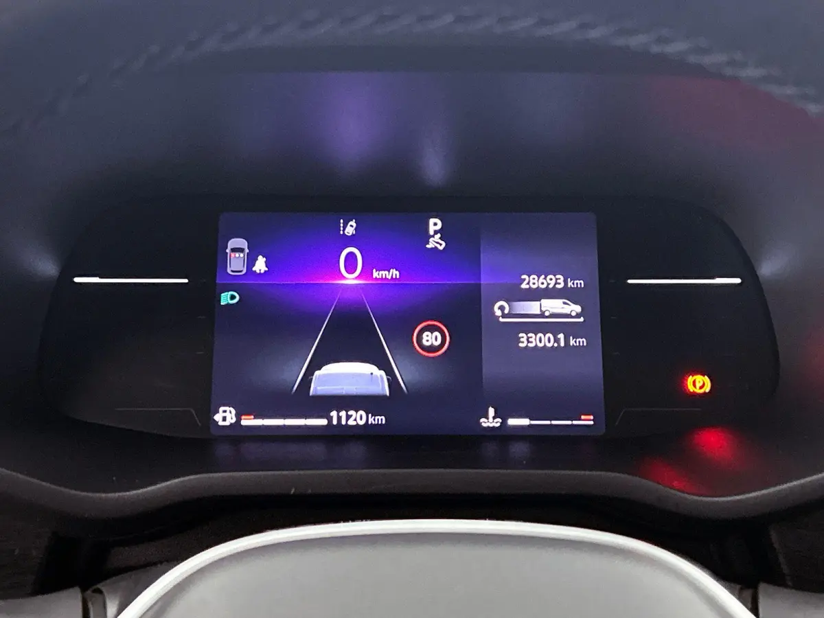 2.0 Blue dC1 150PK T30 L2H1 Advance Automaat Navigatie Airco Lichtmetalen velgen Betimmering Trekhaak Camera Parkeersensoren Dab