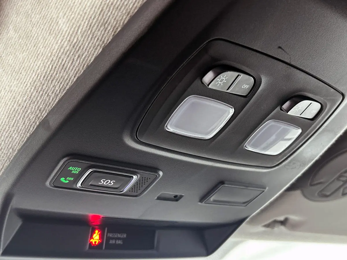 2.0 Blue dC1 150PK T30 L2H1 Advance Automaat Navigatie Airco Lichtmetalen velgen Betimmering Trekhaak Camera Parkeersensoren Dab