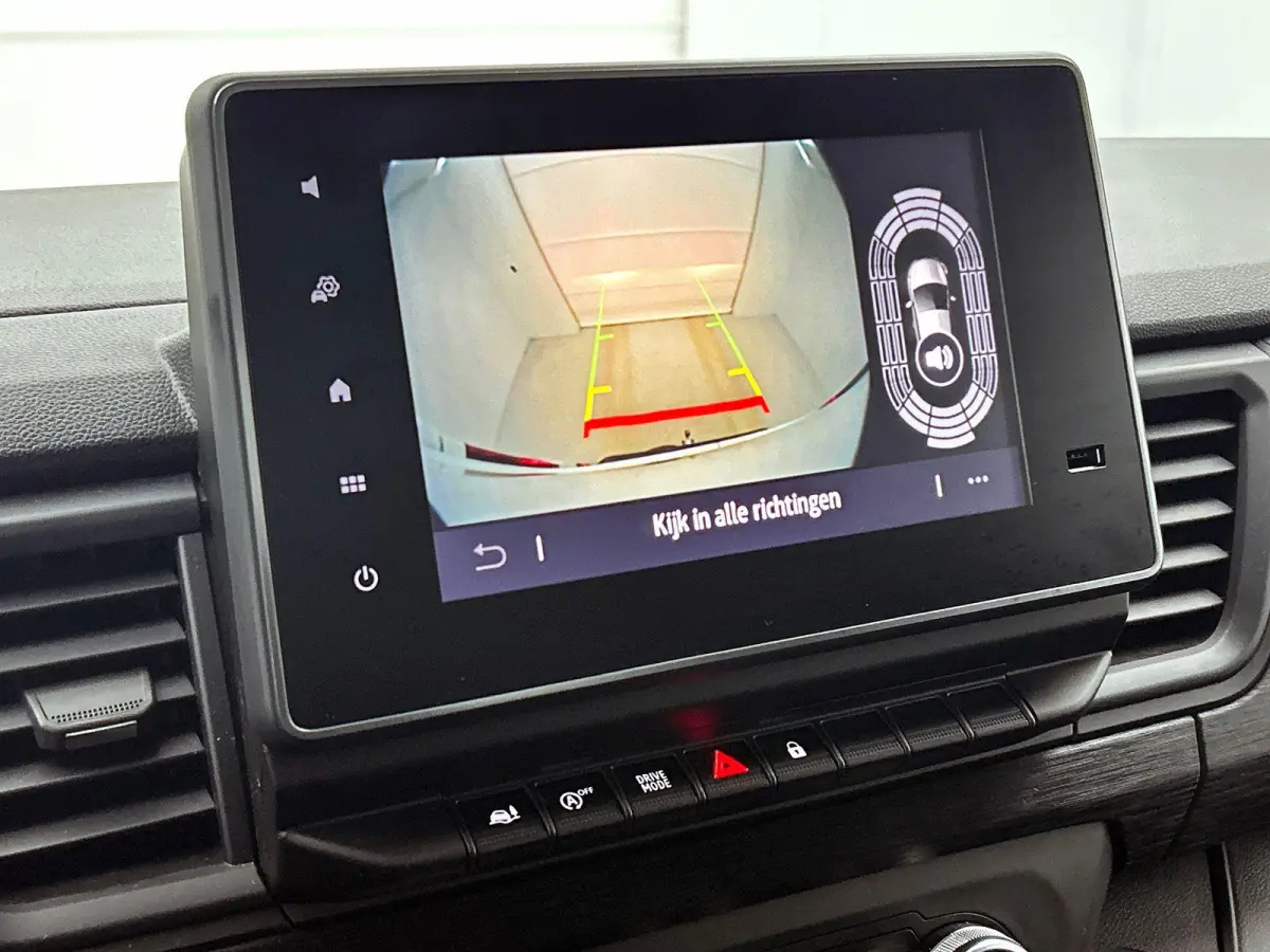 2.0 Blue dC1 150PK T30 L2H1 Advance Automaat Navigatie Airco Lichtmetalen velgen Betimmering Trekhaak Camera Parkeersensoren Dab