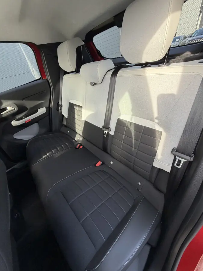 Max 113pk 44 kWh (Automatische Airco - Navigatie - LED - Apple Carplay - Camera - 17" - Two Tone)
