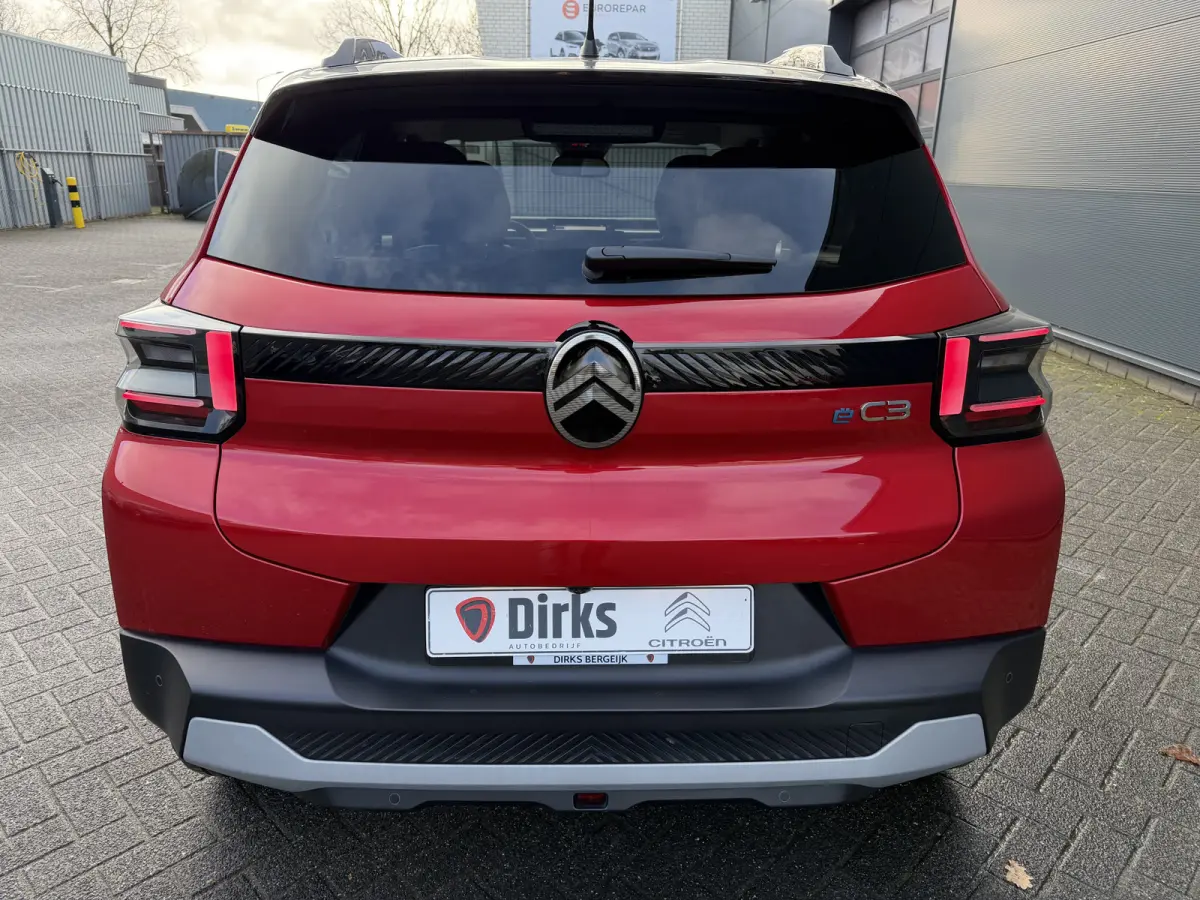 Max 113pk 44 kWh (Automatische Airco - Navigatie - LED - Apple Carplay - Camera - 17" - Two Tone)