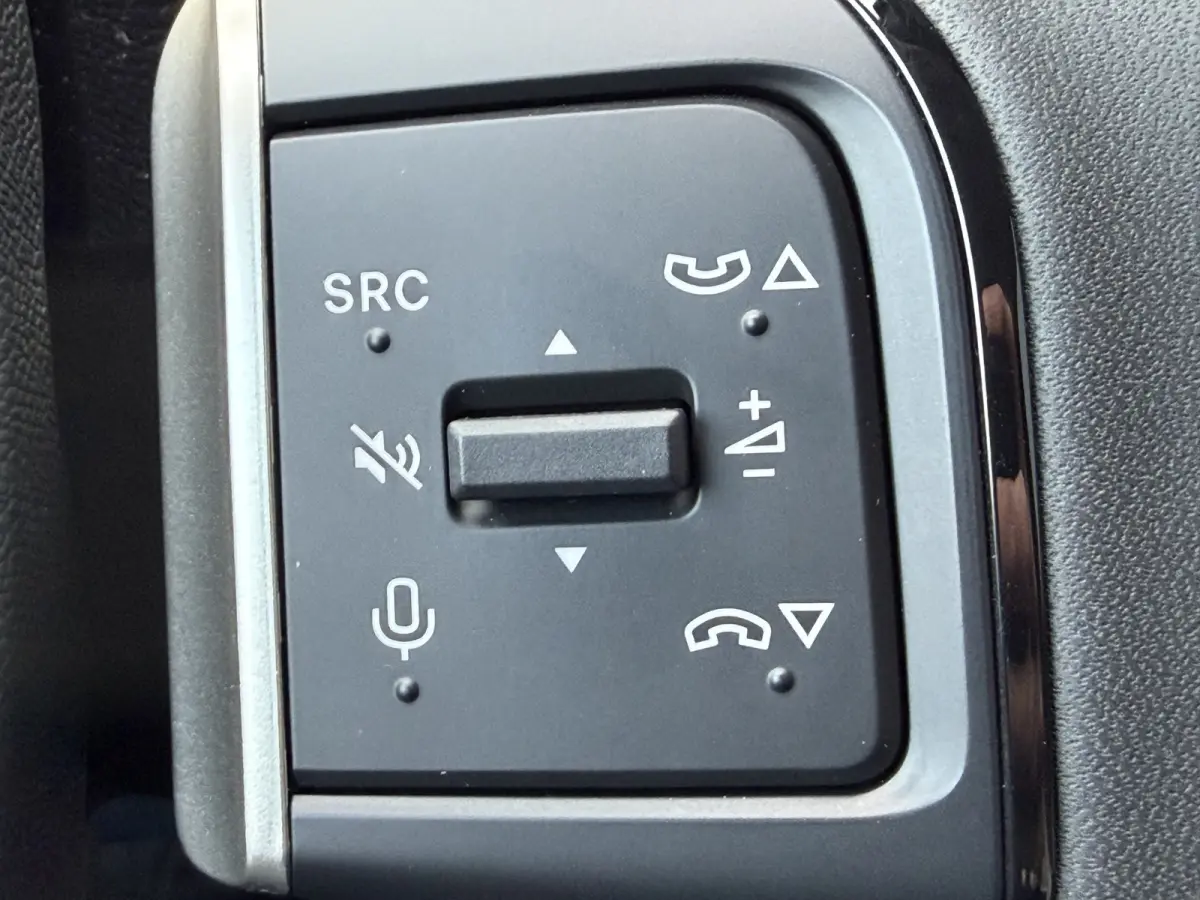 Max 113pk 44 kWh (Automatische Airco - Navigatie - LED - Apple Carplay - Camera - 17" - Two Tone)