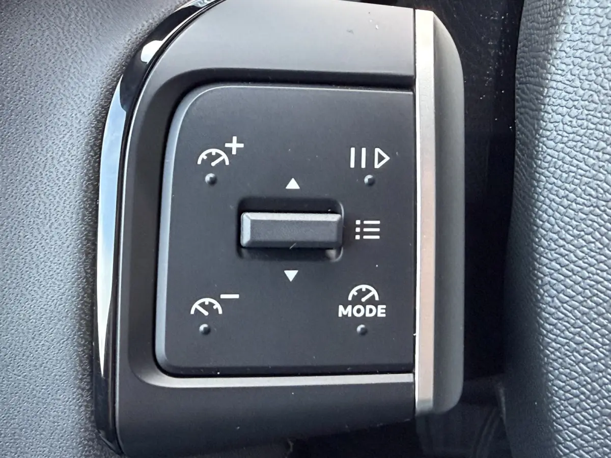 Max 113pk 44 kWh (Automatische Airco - Navigatie - LED - Apple Carplay - Camera - 17" - Two Tone)