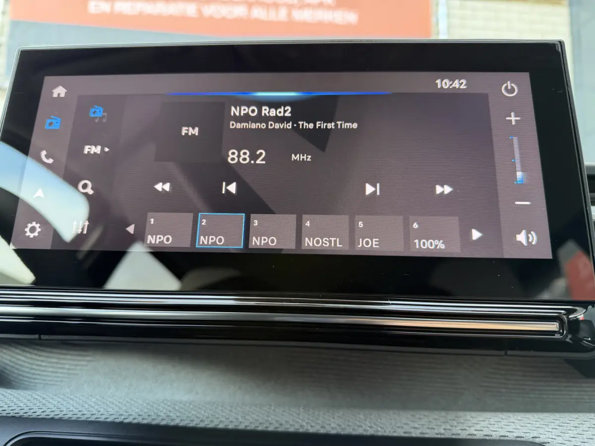 Max 113pk 44 kWh (Automatische Airco - Navigatie - LED - Apple Carplay - Camera - 17" - Two Tone)