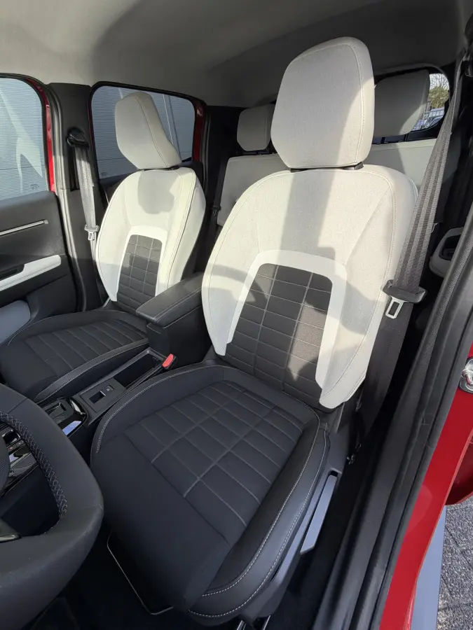 Max 113pk 44 kWh (Automatische Airco - Navigatie - LED - Apple Carplay - Camera - 17" - Two Tone)