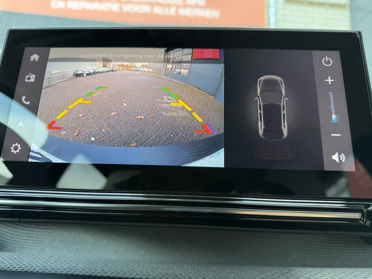 Max 113pk 44 kWh (Automatische Airco - Navigatie - LED - Apple Carplay - Camera - 17" - Two Tone)