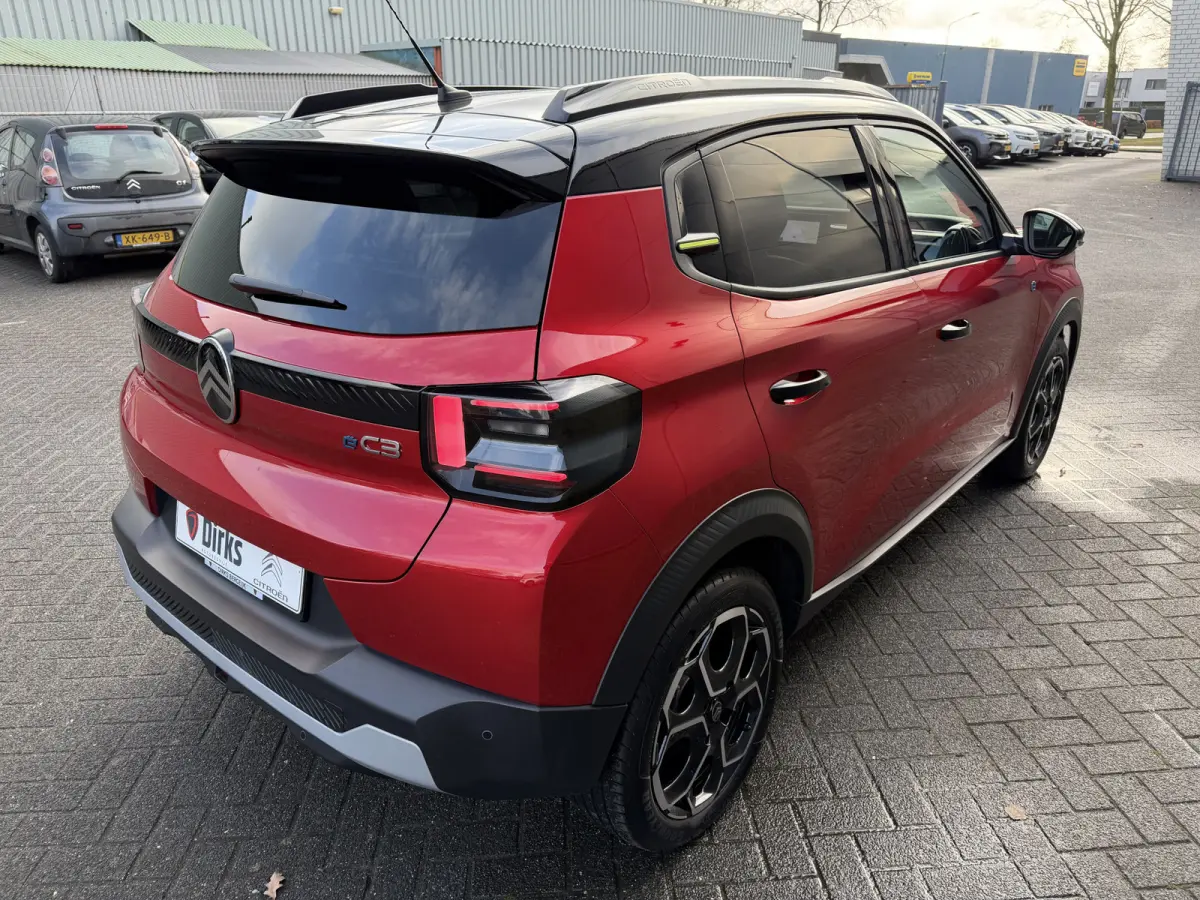 Max 113pk 44 kWh (Automatische Airco - Navigatie - LED - Apple Carplay - Camera - 17" - Two Tone)