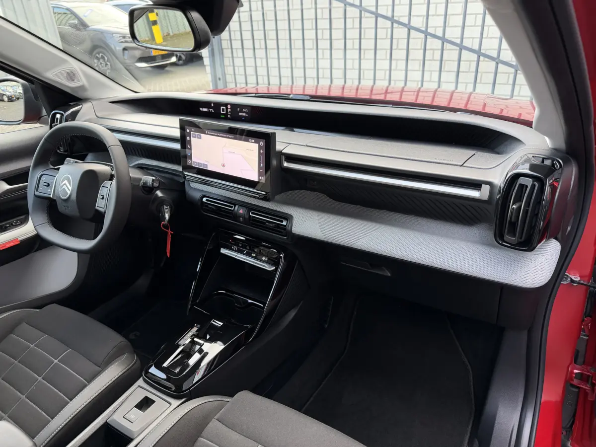 Max 113pk 44 kWh (Automatische Airco - Navigatie - LED - Apple Carplay - Camera - 17" - Two Tone)