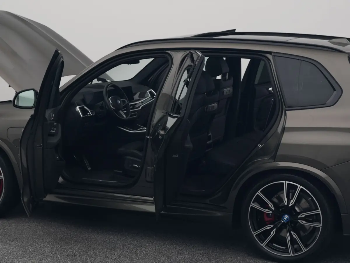 xDrive50e M-Sport | PANO | CAMERA | LUCHTVERING | STOELVERW.