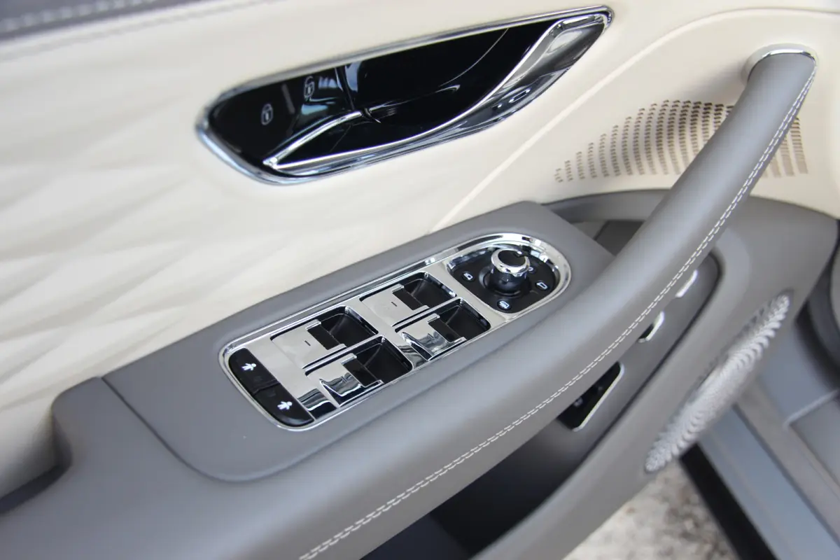 2.9 V6 Hybrid | Blackline | Touring | Mulliner Driving Spec | B&O | Pano