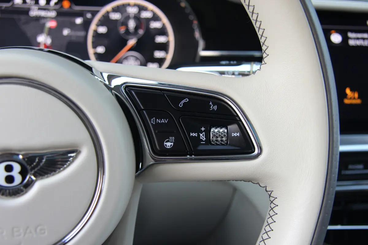 2.9 V6 Hybrid | Blackline | Touring | Mulliner Driving Spec | B&O | Pano