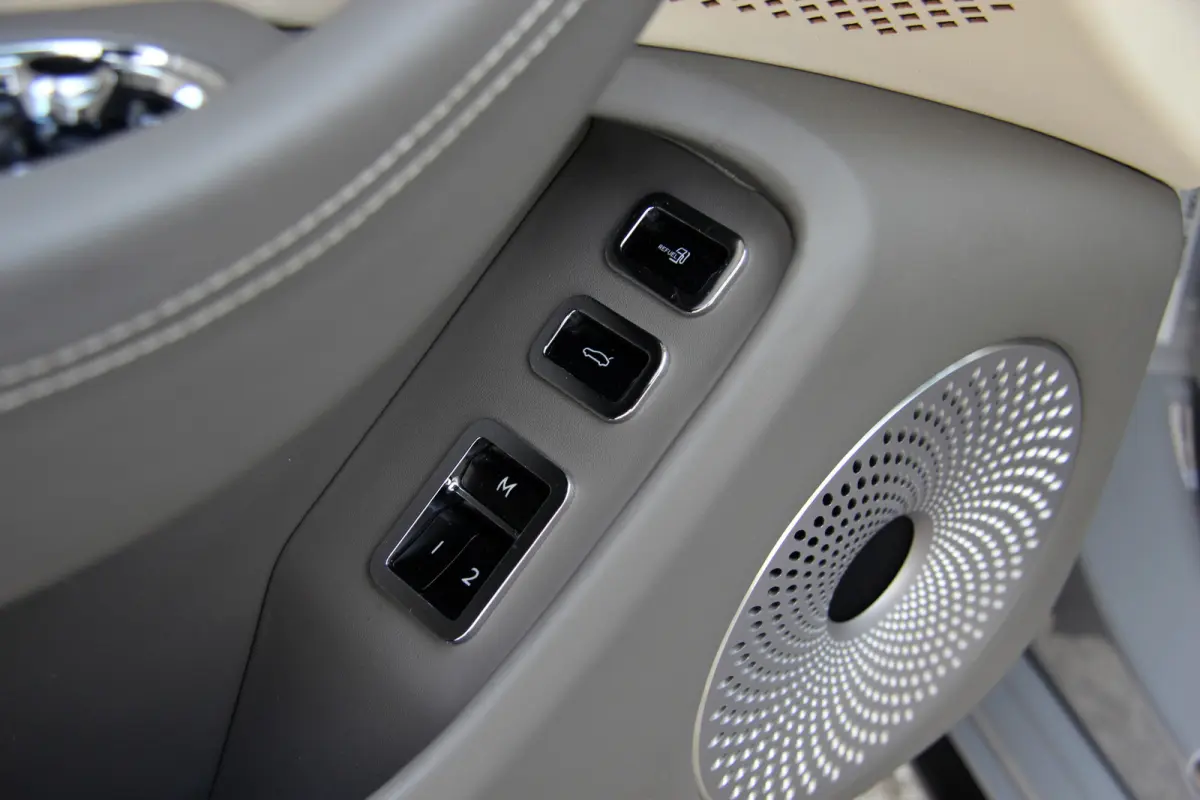 2.9 V6 Hybrid | Blackline | Touring | Mulliner Driving Spec | B&O | Pano