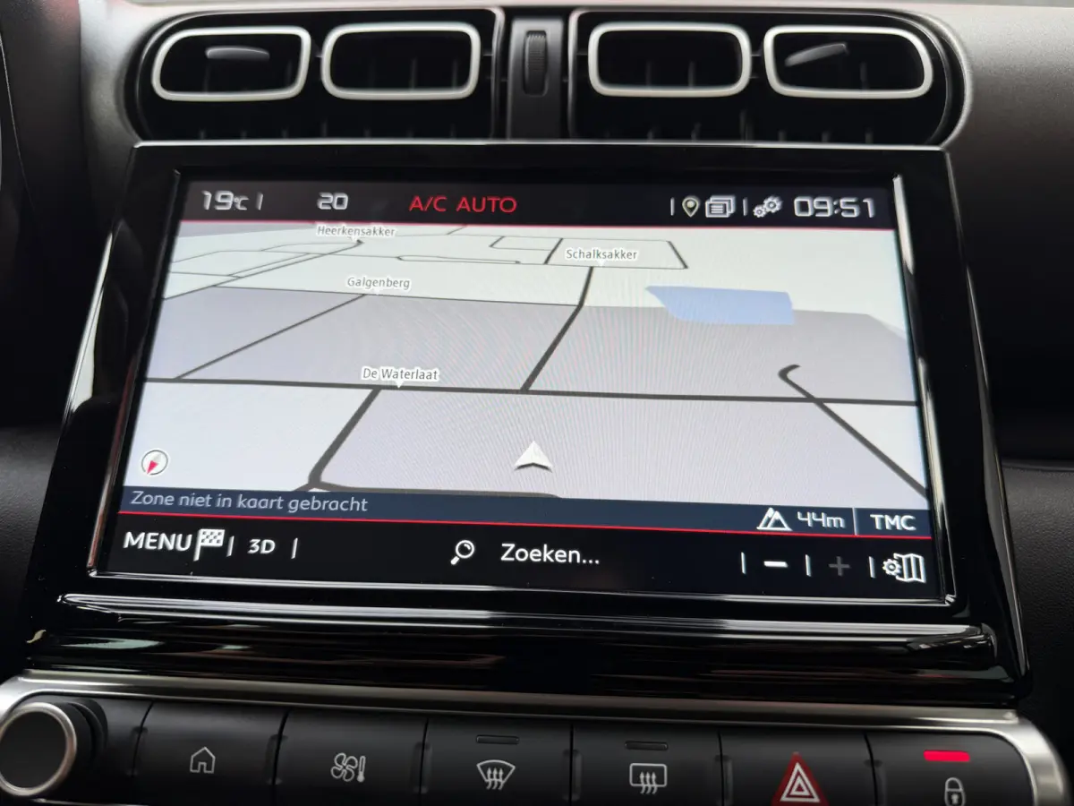 130pk Max (Camera - Keyless Entry - Head up - LED - Navigatie - Automatische Airco - Apple Carplay - 17")