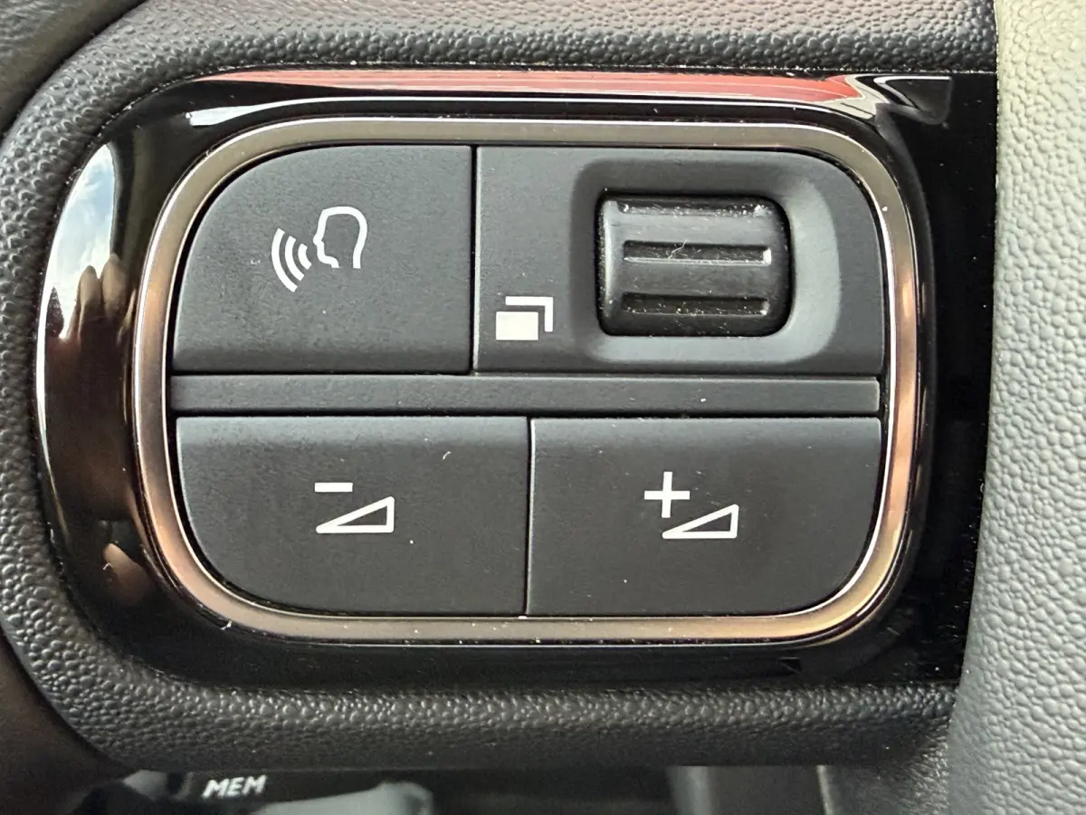 130pk Max (Camera - Keyless Entry - Head up - LED - Navigatie - Automatische Airco - Apple Carplay - 17")