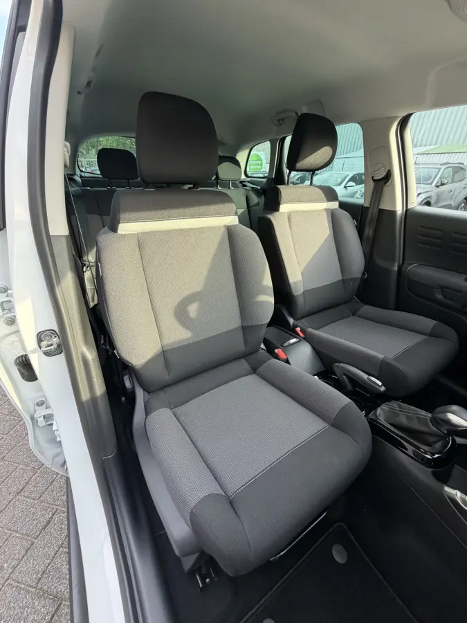 130pk Max (Camera - Keyless Entry - Head up - LED - Navigatie - Automatische Airco - Apple Carplay - 17")