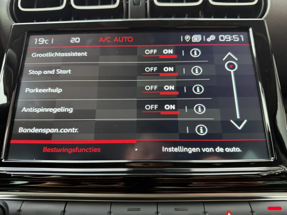 130pk Max (Camera - Keyless Entry - Head up - LED - Navigatie - Automatische Airco - Apple Carplay - 17")
