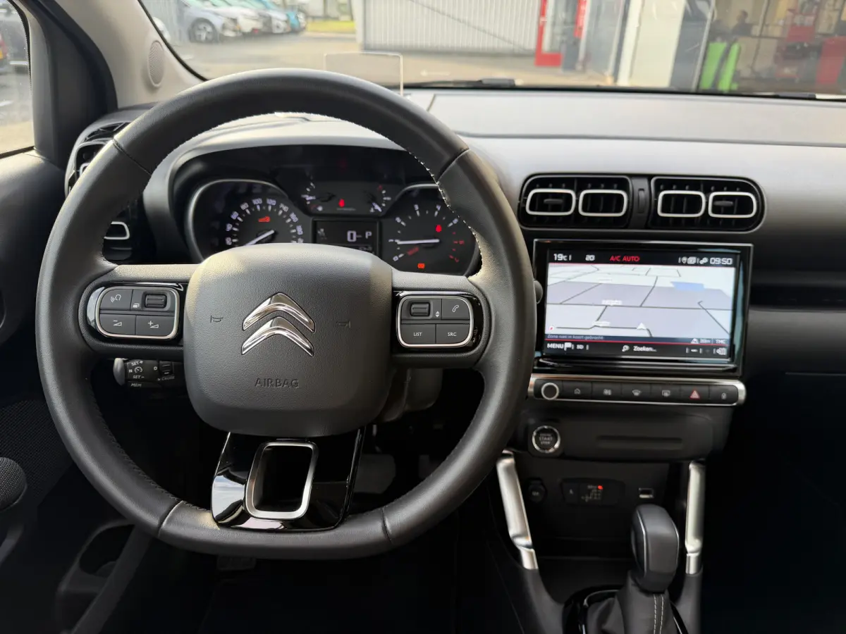 130pk Max (Camera - Keyless Entry - Head up - LED - Navigatie - Automatische Airco - Apple Carplay - 17")
