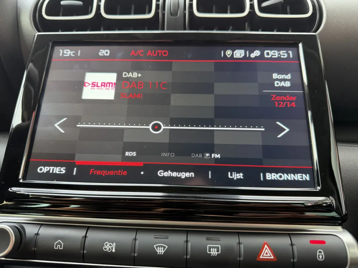 130pk Max (Camera - Keyless Entry - Head up - LED - Navigatie - Automatische Airco - Apple Carplay - 17")