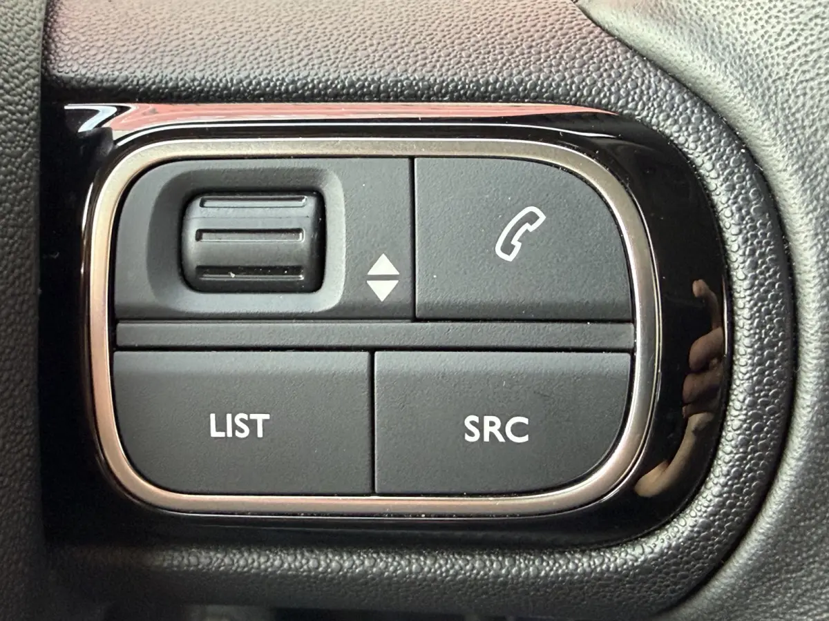 130pk Max (Camera - Keyless Entry - Head up - LED - Navigatie - Automatische Airco - Apple Carplay - 17")