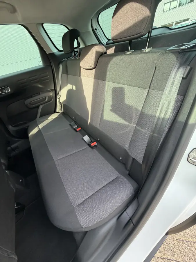 130pk Max (Camera - Keyless Entry - Head up - LED - Navigatie - Automatische Airco - Apple Carplay - 17")