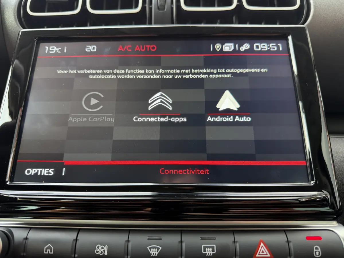 130pk Max (Camera - Keyless Entry - Head up - LED - Navigatie - Automatische Airco - Apple Carplay - 17")