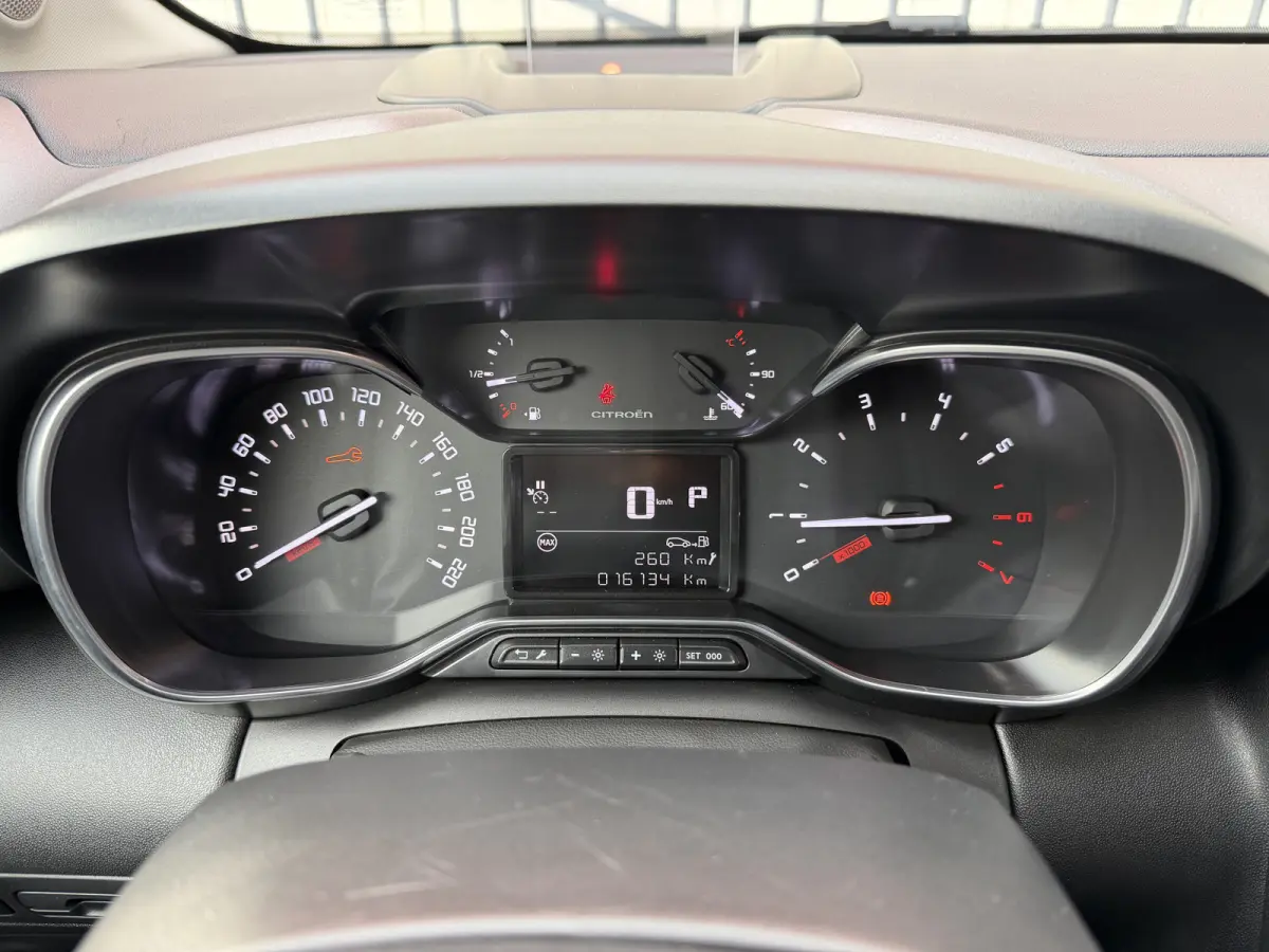 130pk Max (Camera - Keyless Entry - Head up - LED - Navigatie - Automatische Airco - Apple Carplay - 17")