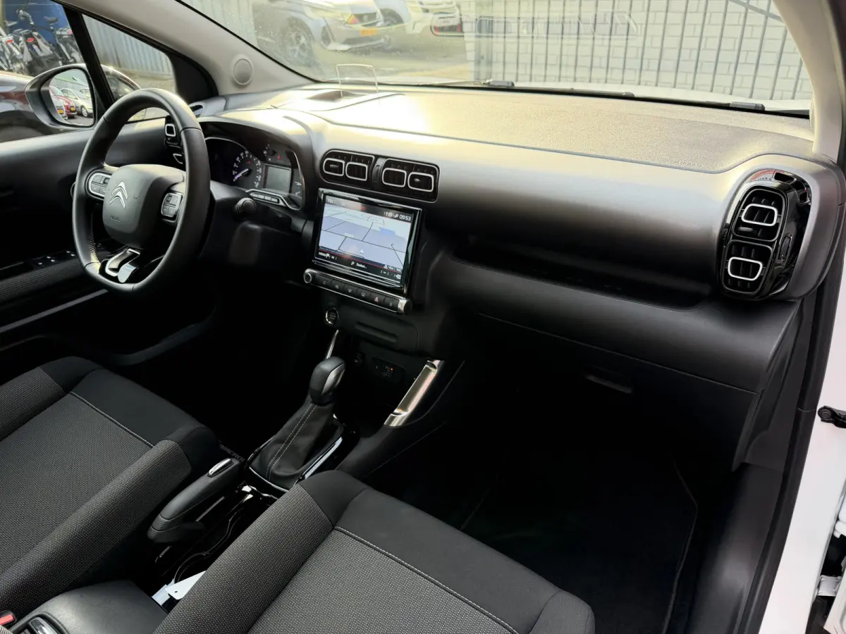 130pk Max (Camera - Keyless Entry - Head up - LED - Navigatie - Automatische Airco - Apple Carplay - 17")