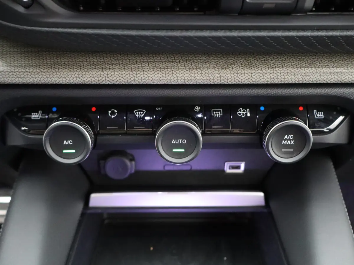 1.6 Plug-in Hybrid 225 Shine | Automaat | Carplay | 360* Camera | Stoel + stuurverwarming | leder | Memory | Elek. stoelen | Elek. klep | HUD |
