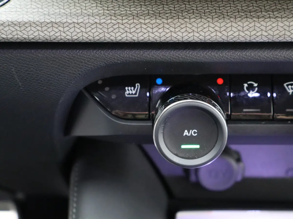 1.6 Plug-in Hybrid 225 Shine | Automaat | Carplay | 360* Camera | Stoel + stuurverwarming | leder | Memory | Elek. stoelen | Elek. klep | HUD |