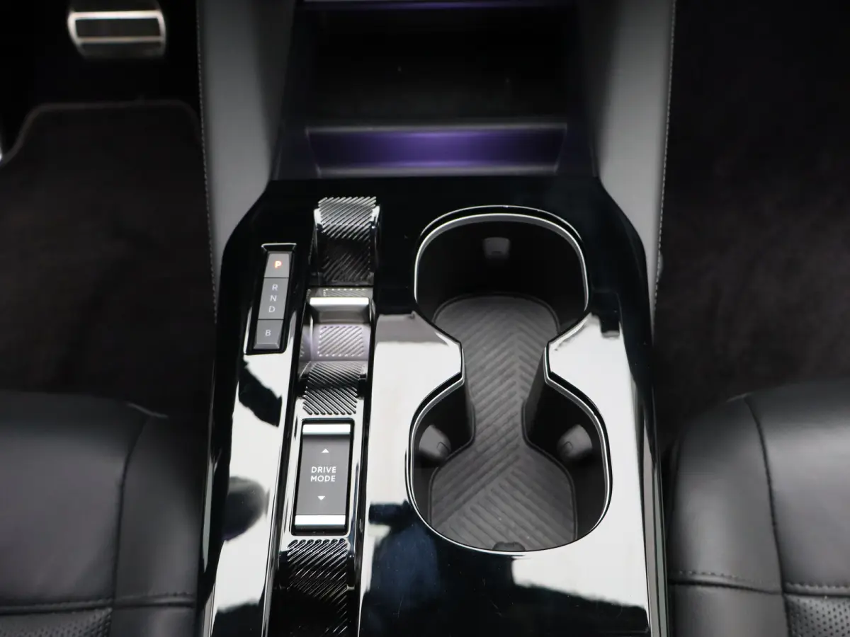 1.6 Plug-in Hybrid 225 Shine | Automaat | Carplay | 360* Camera | Stoel + stuurverwarming | leder | Memory | Elek. stoelen | Elek. klep | HUD |