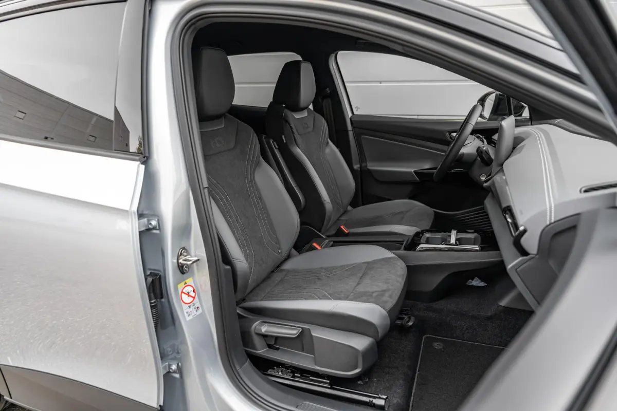 286pk Pro Limited Edition 77 kWh | Trekhaak | Adaptief Onderstel | Autonome Parkeerfunctie