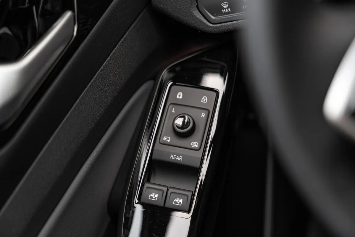 286pk Pro Limited Edition 77 kWh | Trekhaak | Adaptief Onderstel | Autonome Parkeerfunctie