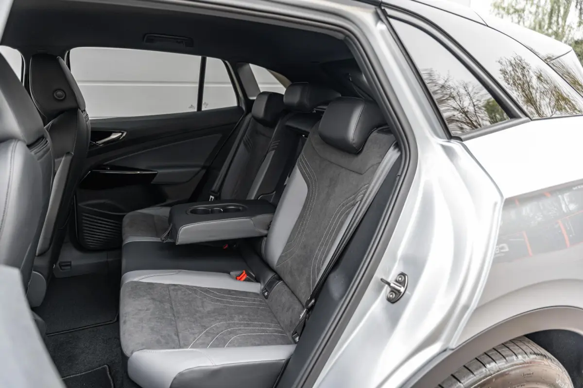 286pk Pro Limited Edition 77 kWh | Trekhaak | Adaptief Onderstel | Autonome Parkeerfunctie